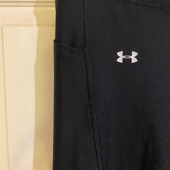 ***3/$45***Under Armour LIKE NEW HeatGear Capri Leggings XL - Picture 4 of 10